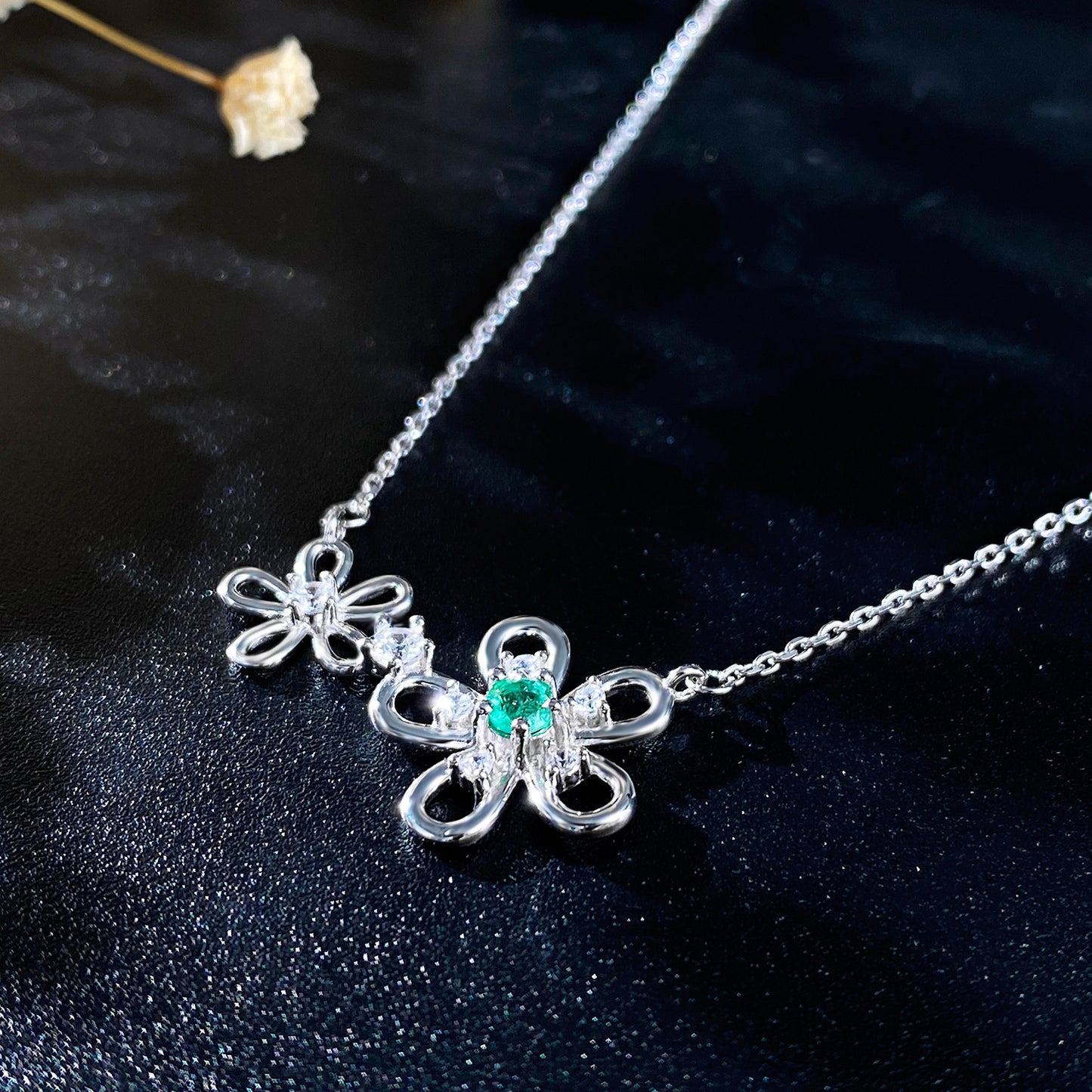 Vintage Emerald Pendant — 925 Silver Collar Necklace